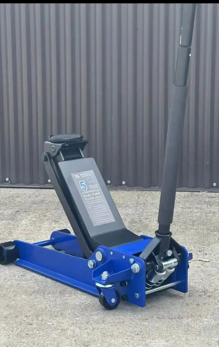 New 5toone low profile trolly jack - Image 1