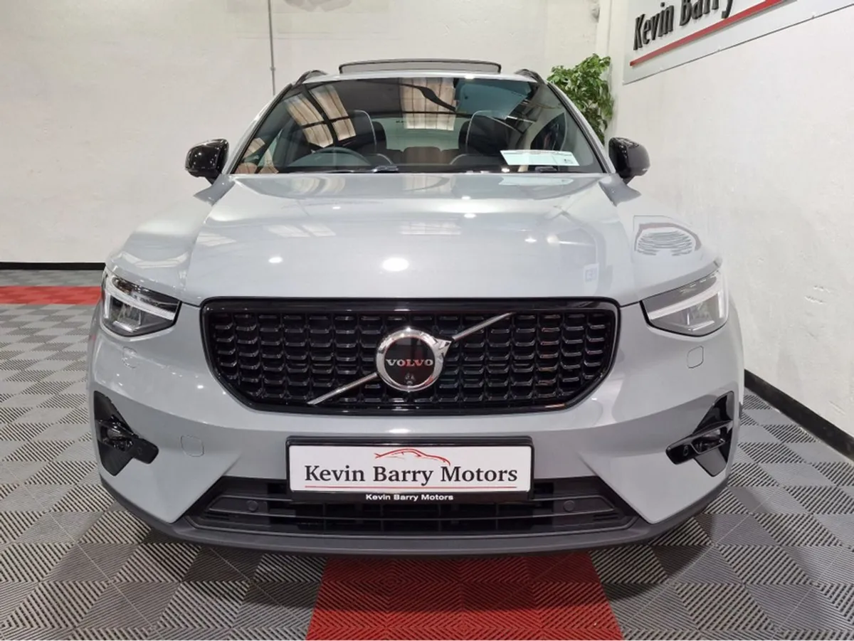 Volvo XC40 T5 Recharge Ultimate Dark (pan Roof) A - Image 2