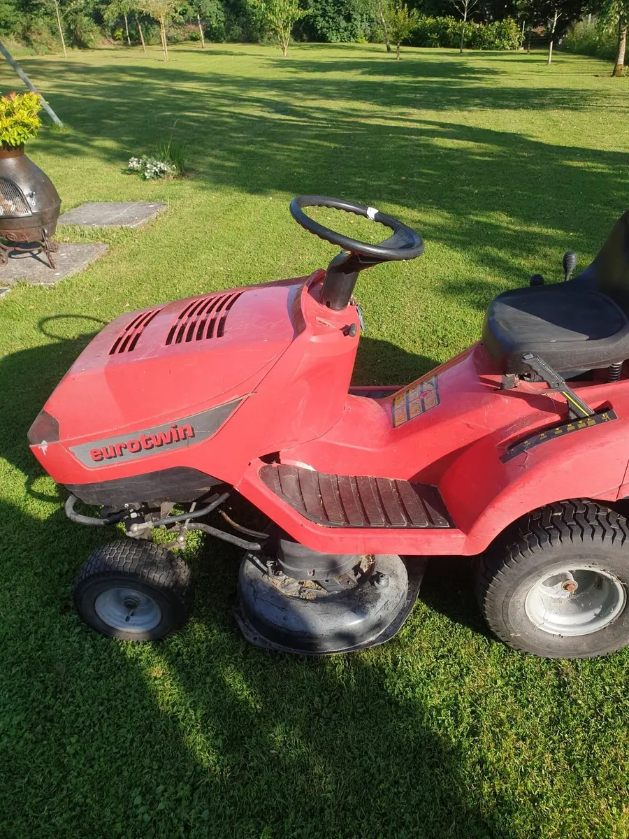 Ride-on lawnmower - Image 3