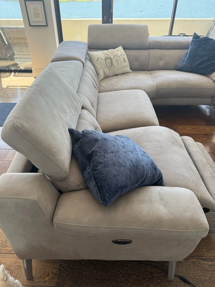 L shaped sofa - Image 1