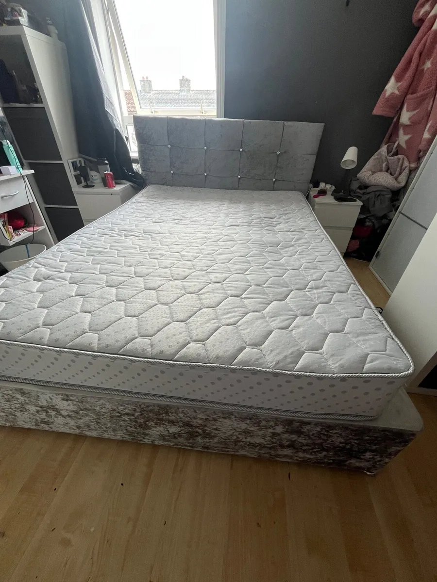 Divan King bed base and headboard - Image 1