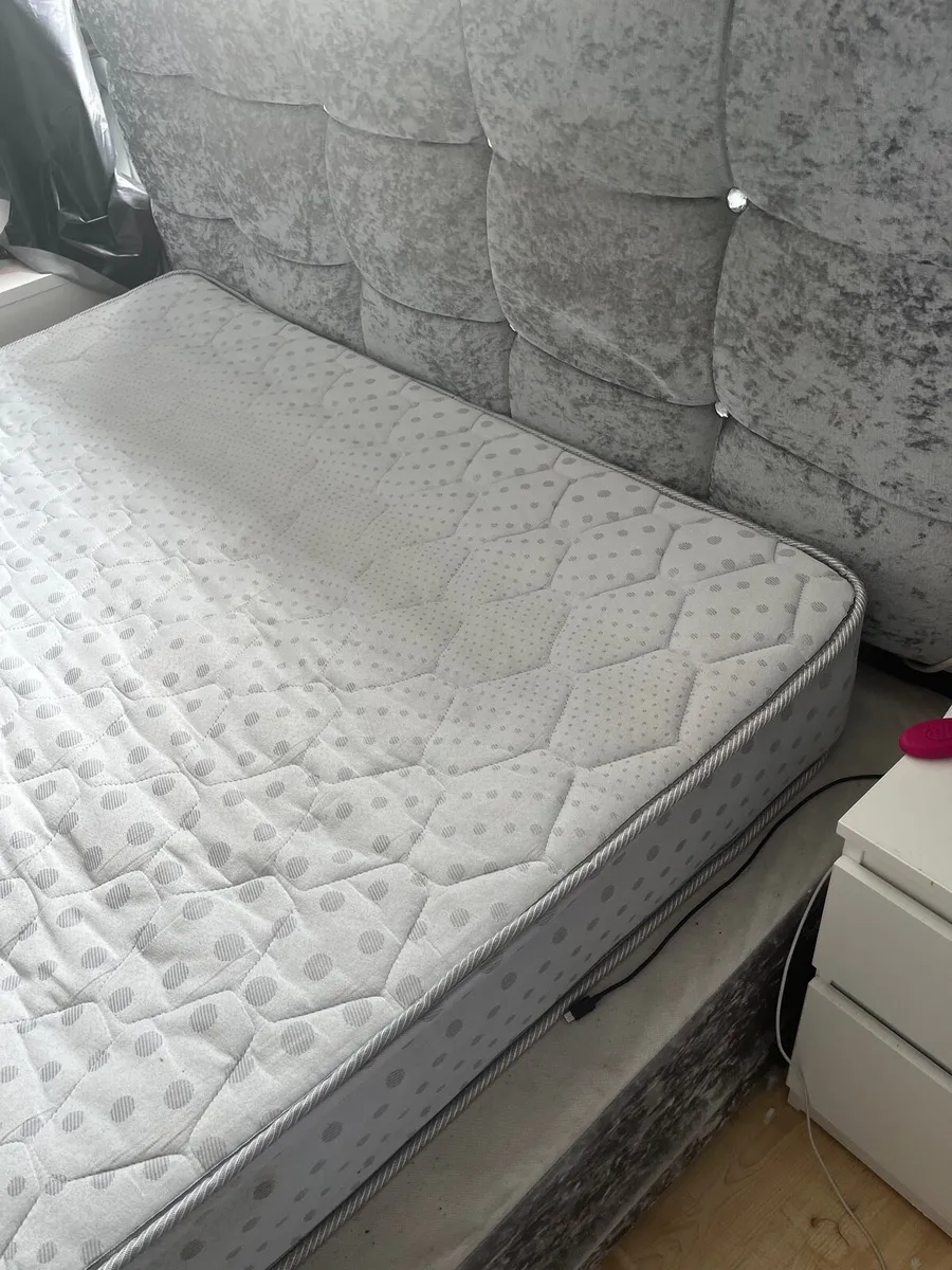 Divan King bed base and headboard - Image 3