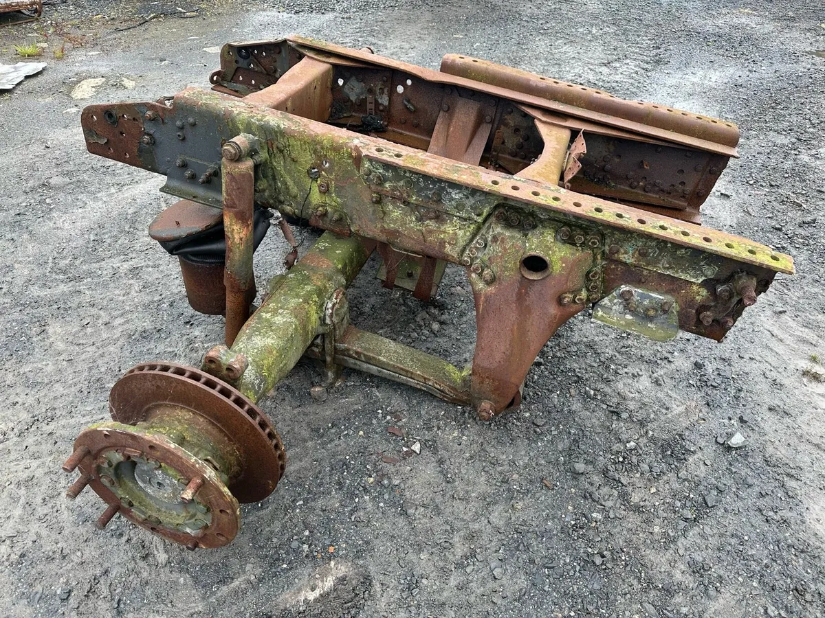 SCANIA SINGLE WHEEL TAG AXLE + PTO TANKS - Image 2
