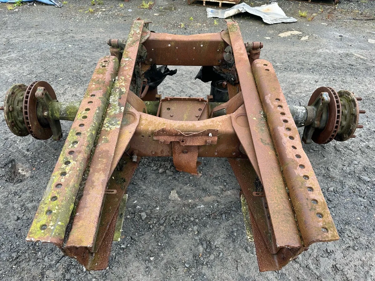 SCANIA SINGLE WHEEL TAG AXLE + PTO TANKS - Image 3