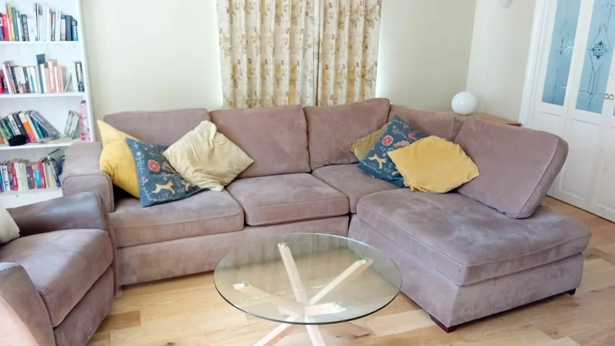 L shaped sofa / sofabed - Image 1