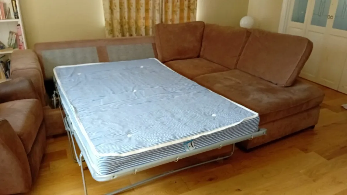 L shaped sofa / sofabed - Image 3