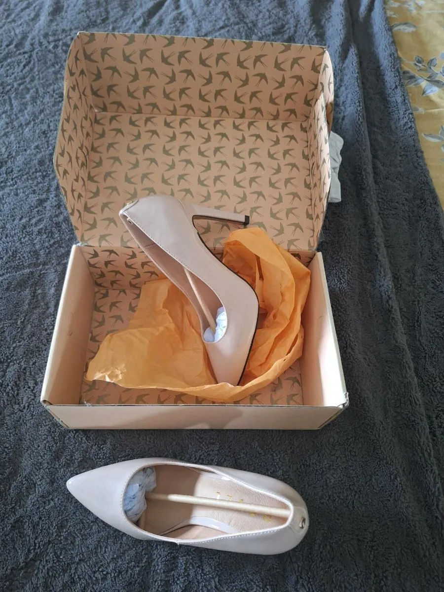 Shoes - Image 2