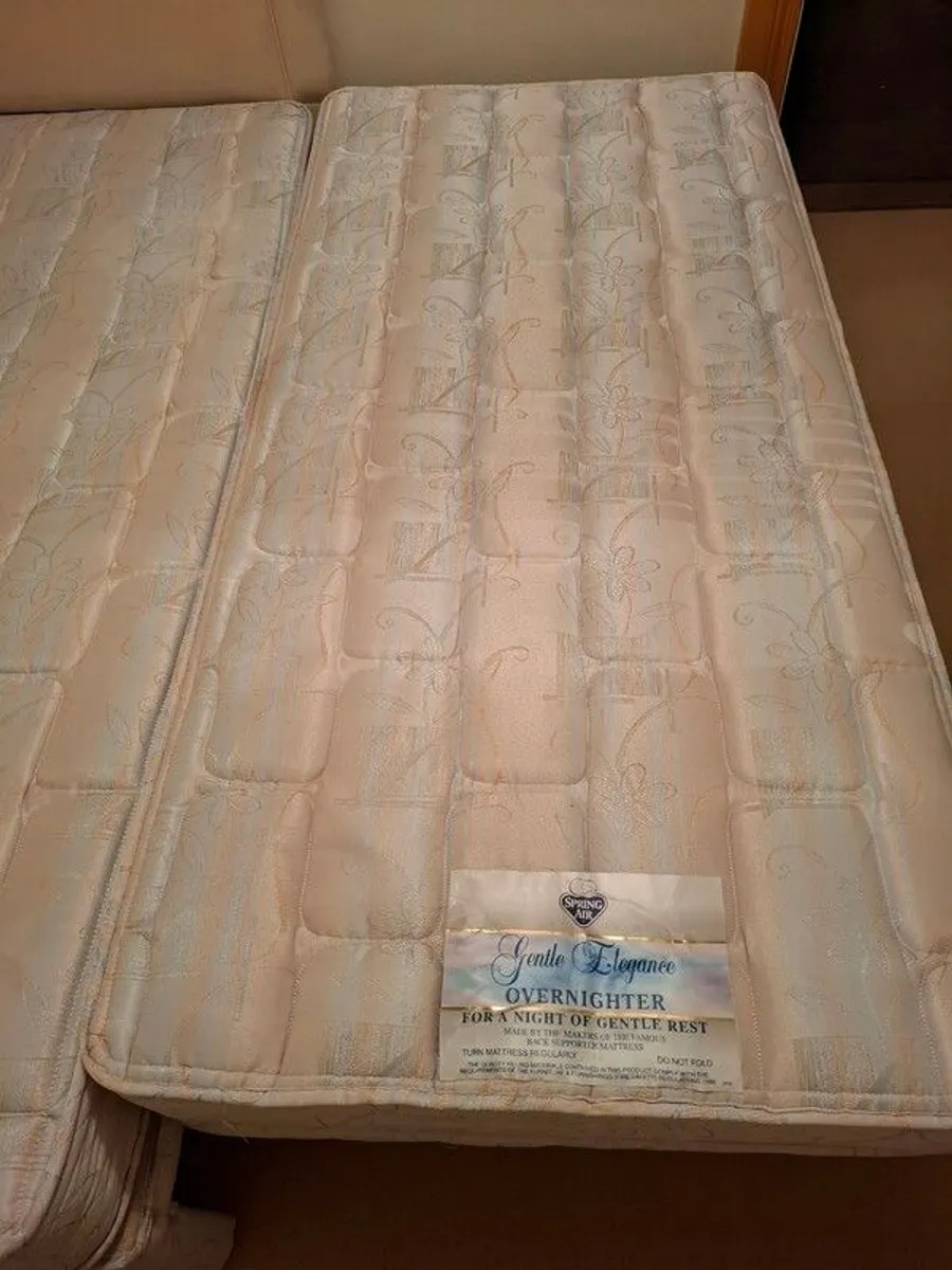 Single/Double divan beds for friends or siblings - Image 4