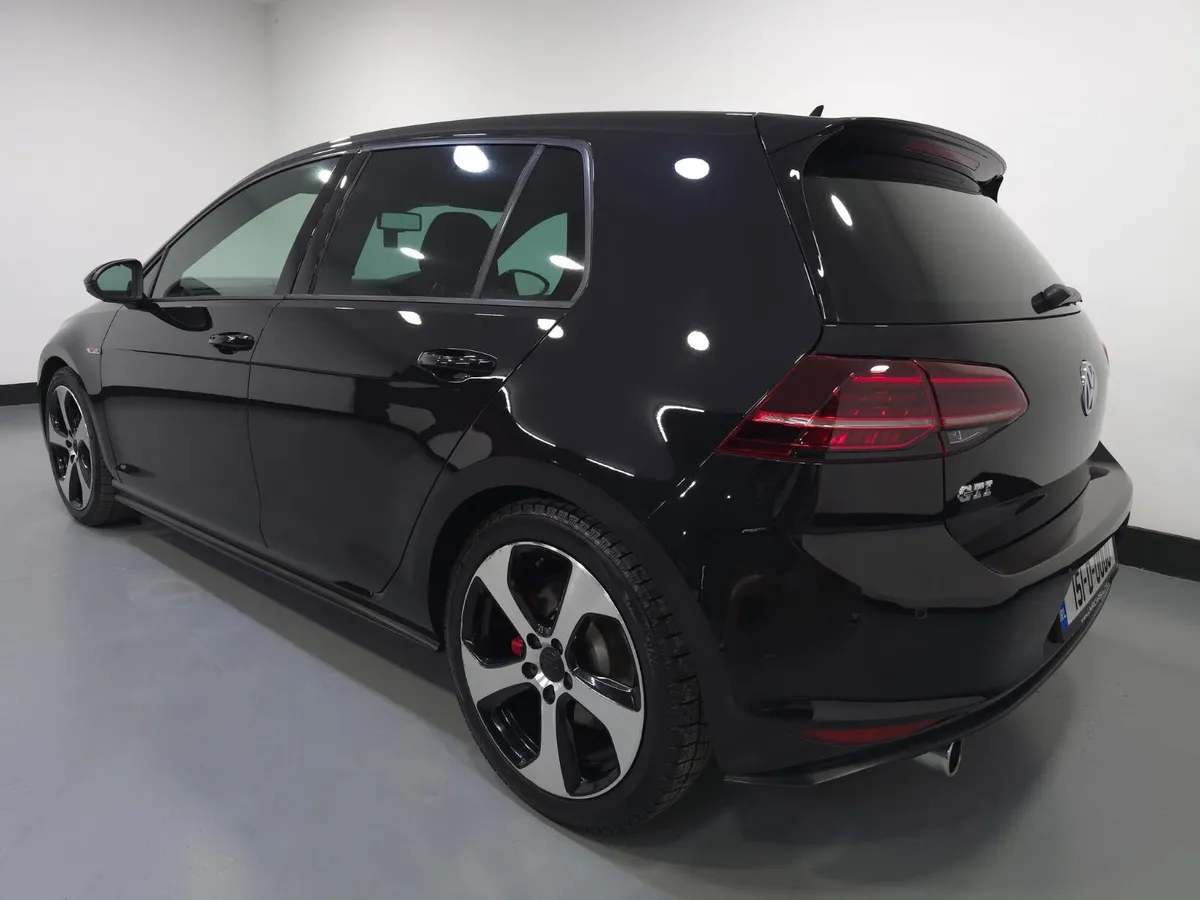 Volkswagen Golf GTI 2.0 TSI DSG - Image 2