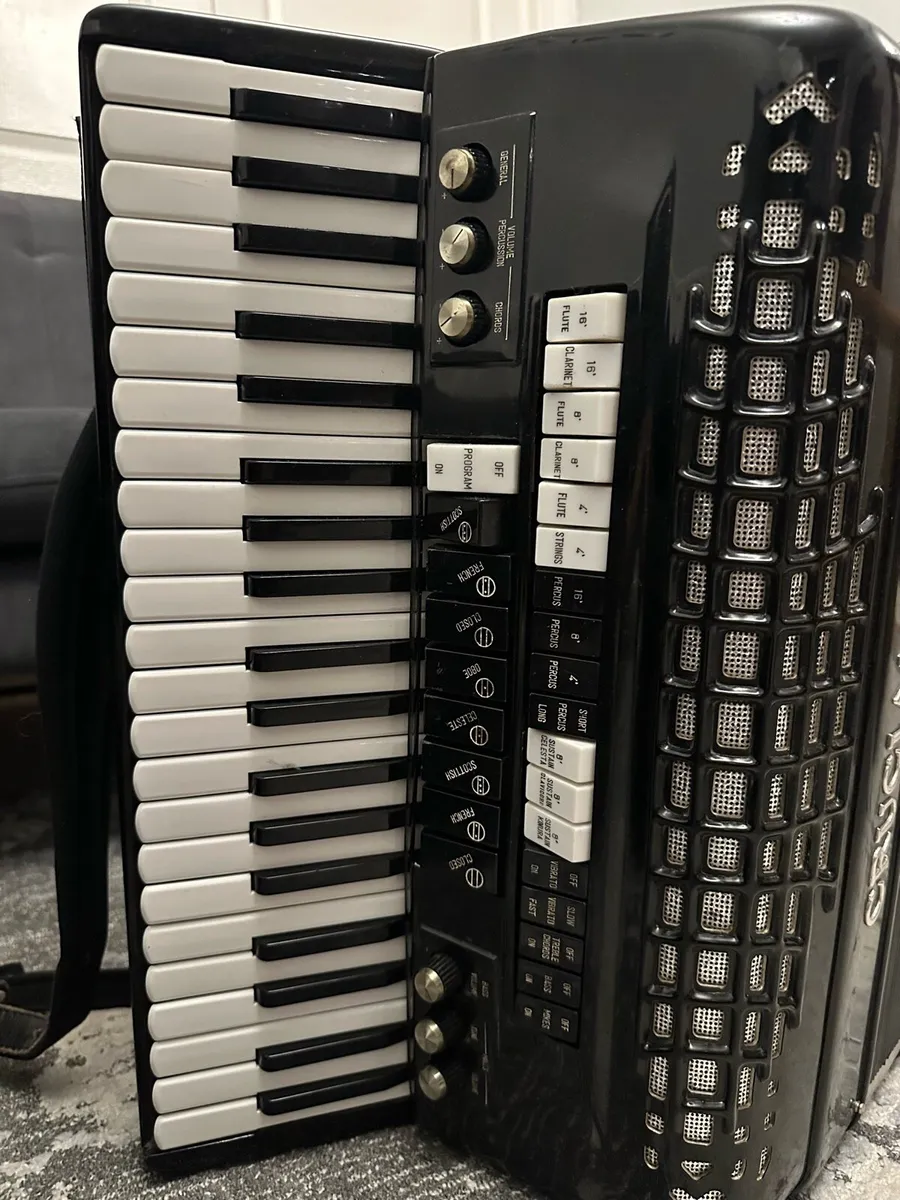Crucianelli 120 Bass Accordion - Image 3