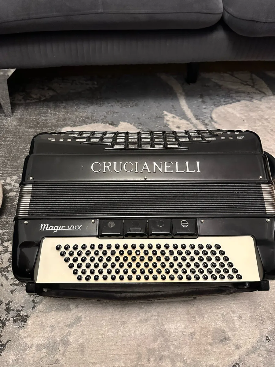 Crucianelli 120 Bass Accordion - Image 4