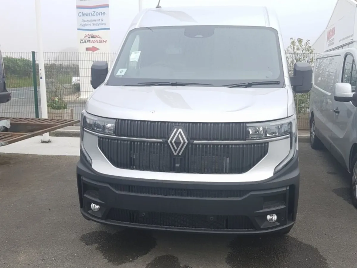 Renault Master 170 LWB EX VAT Price Displayed - Image 1