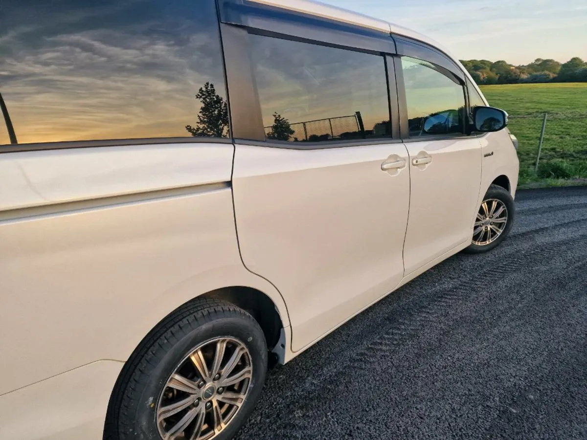 Toyota Noah/Voxy 1.8L Hybrid 7 seats Auto 94k km - Image 4