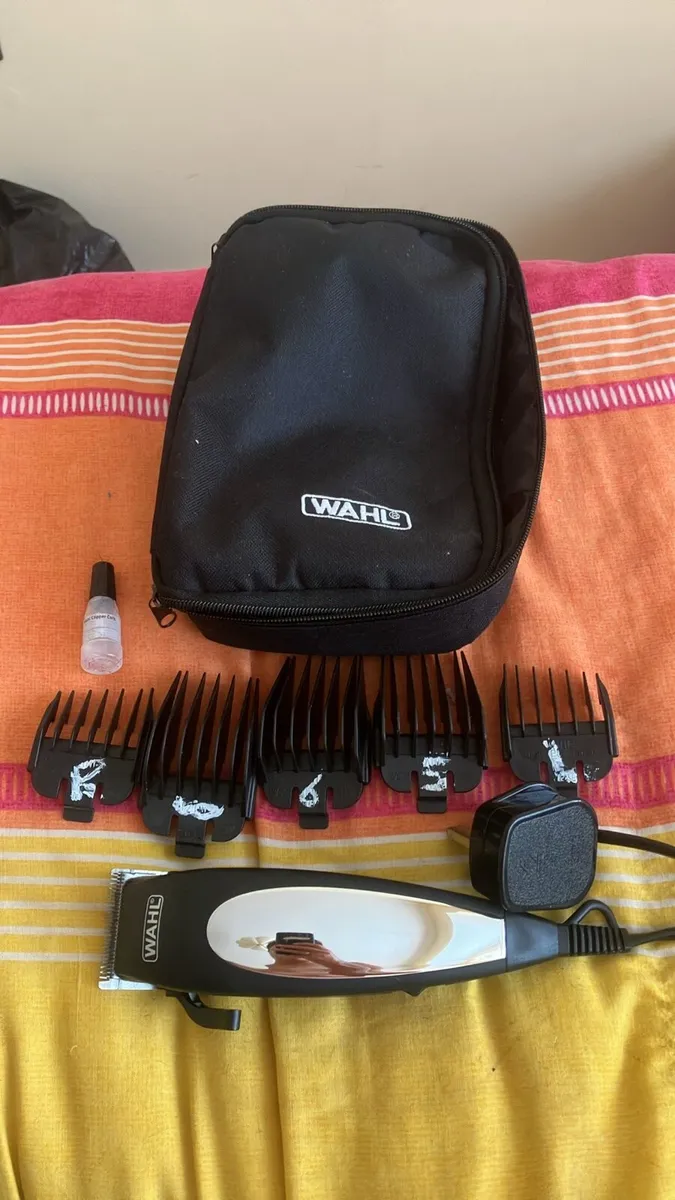 Wahl electric razor and nose hair trimmer. - Image 1