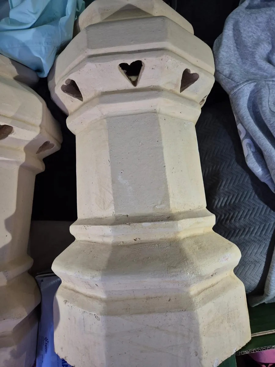 4 Traditional Buff Octagon Chimney Pot with Hearts - Image 2