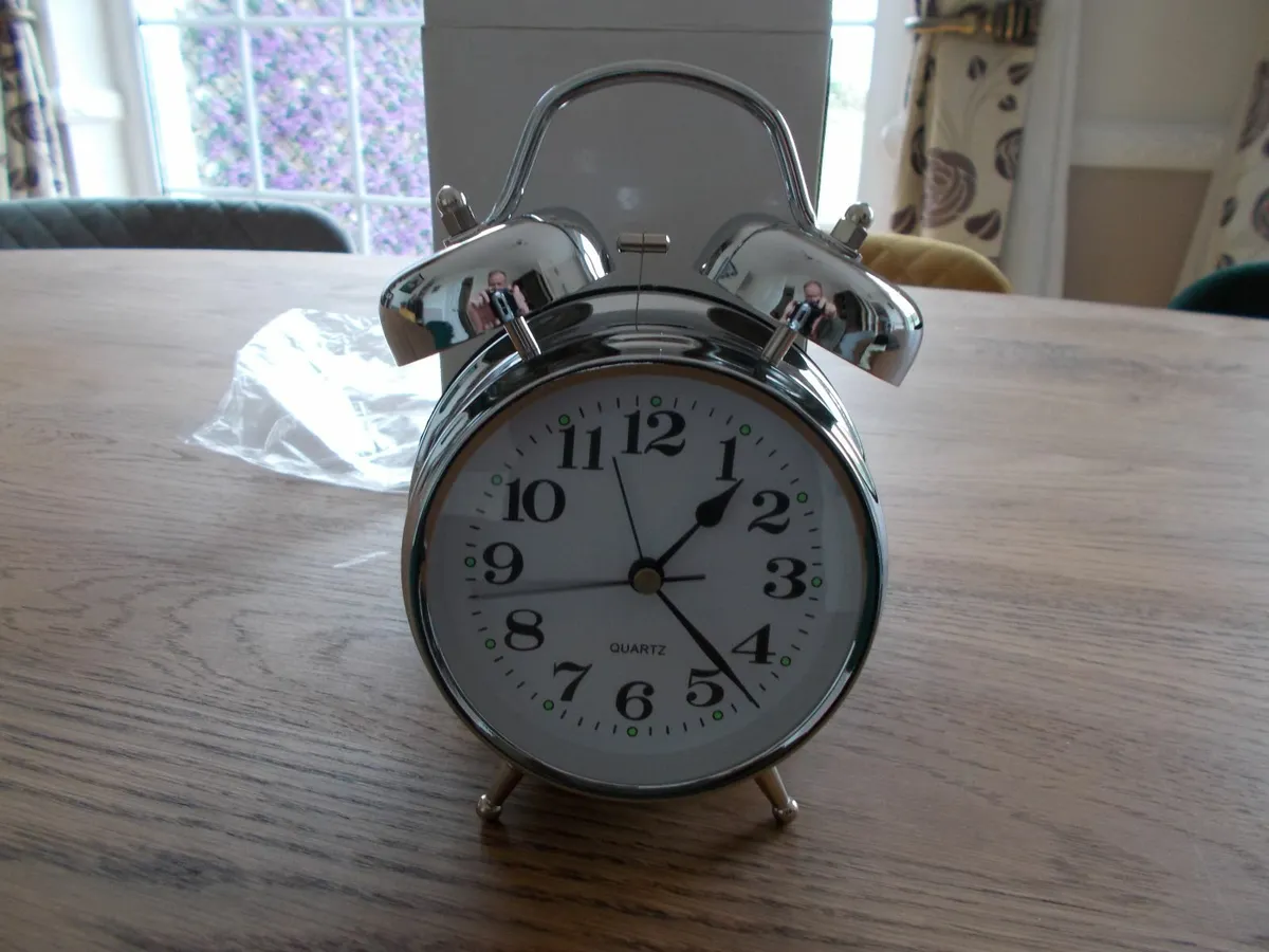 Vintage Retro Chrome Twin Bells Alarm Clock - Image 1