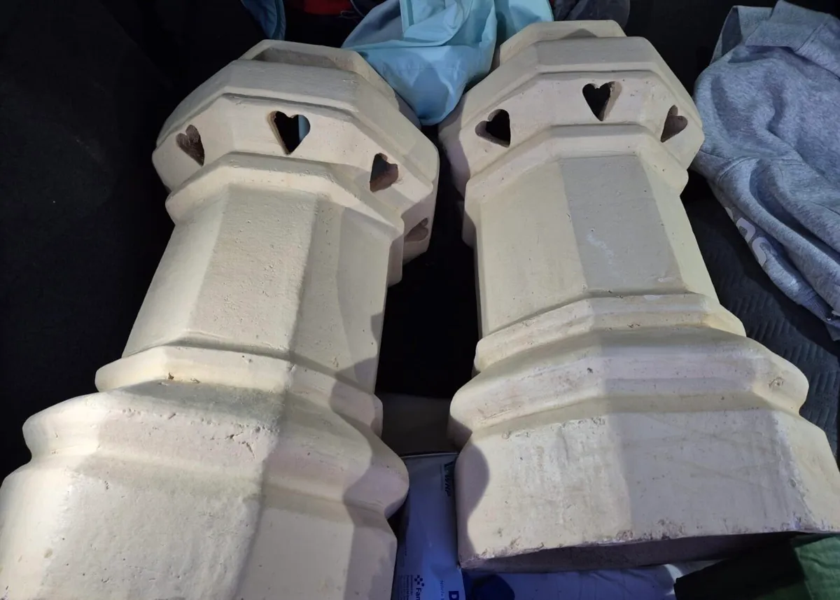 4 Traditional Buff Octagon Chimney Pot with Hearts - Image 1