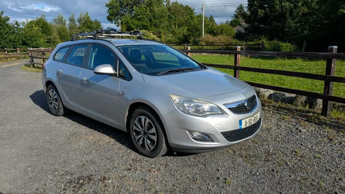 Vauxhall Astra Tourer - Image 1
