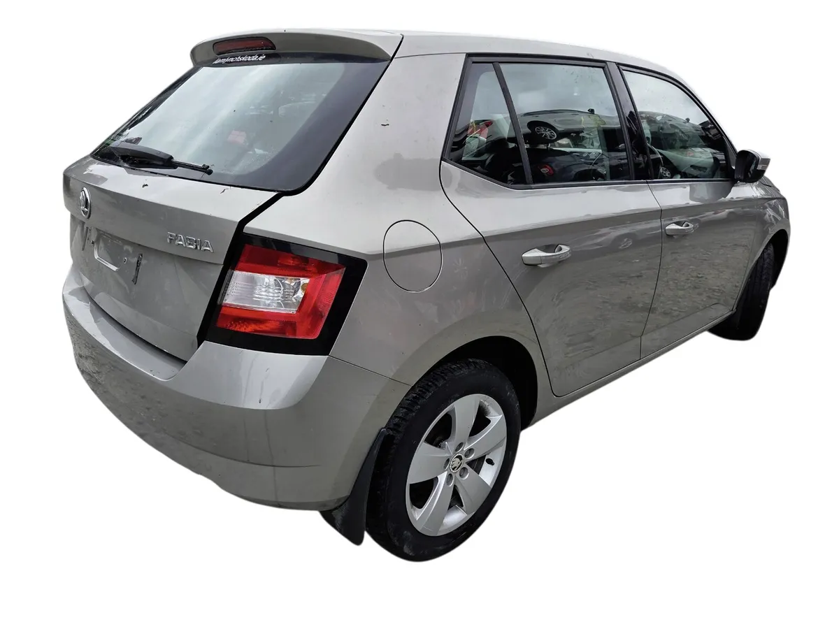 2015 SKODA FABIA Breaking/Dismantling - Image 3