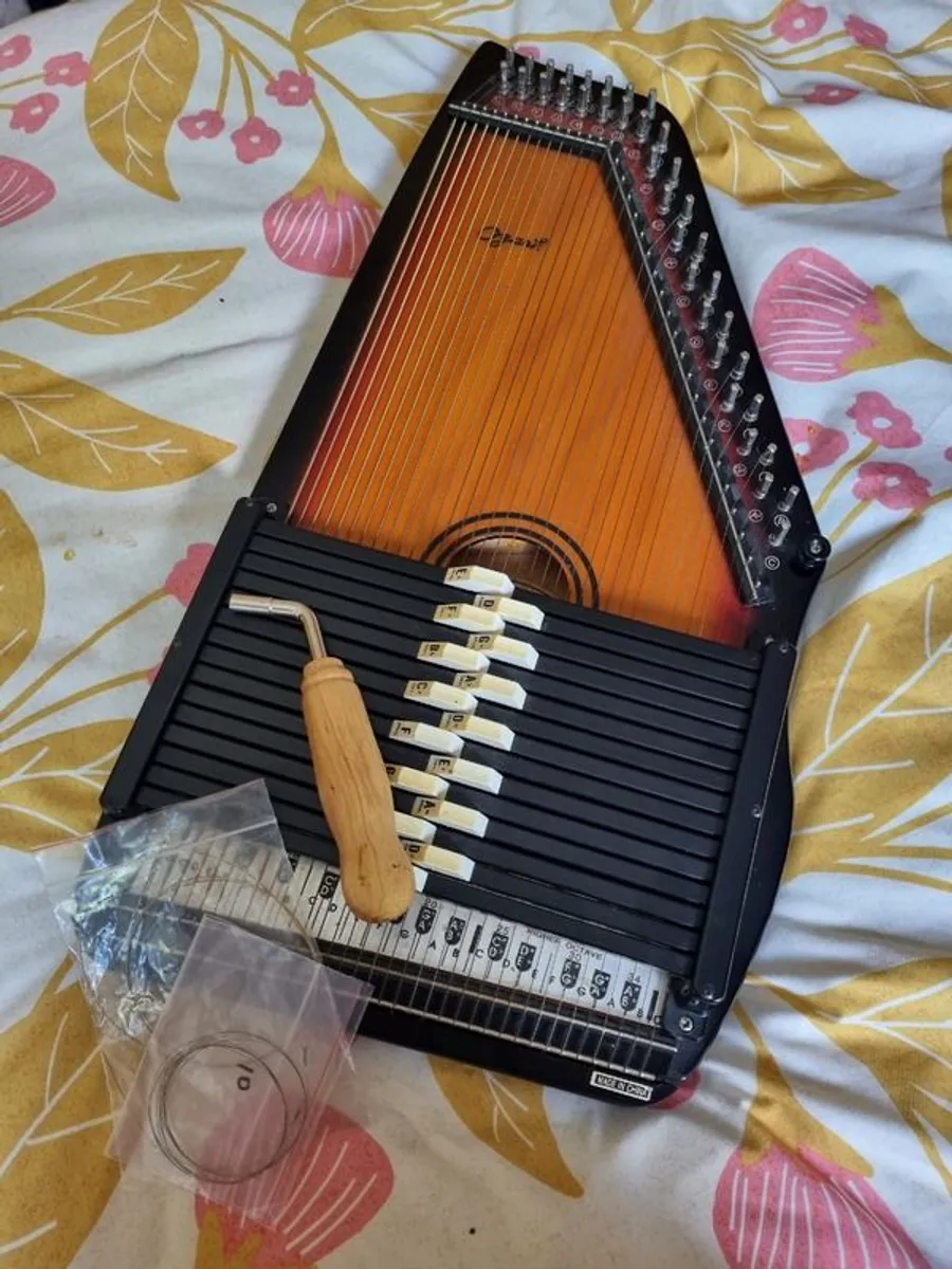 Ozark 2213 15 bar 36 string autoharp - Image 1