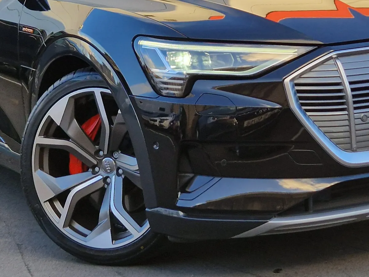 2022 Audi e-tron 55 Quattro Black Edition Styling - Image 4