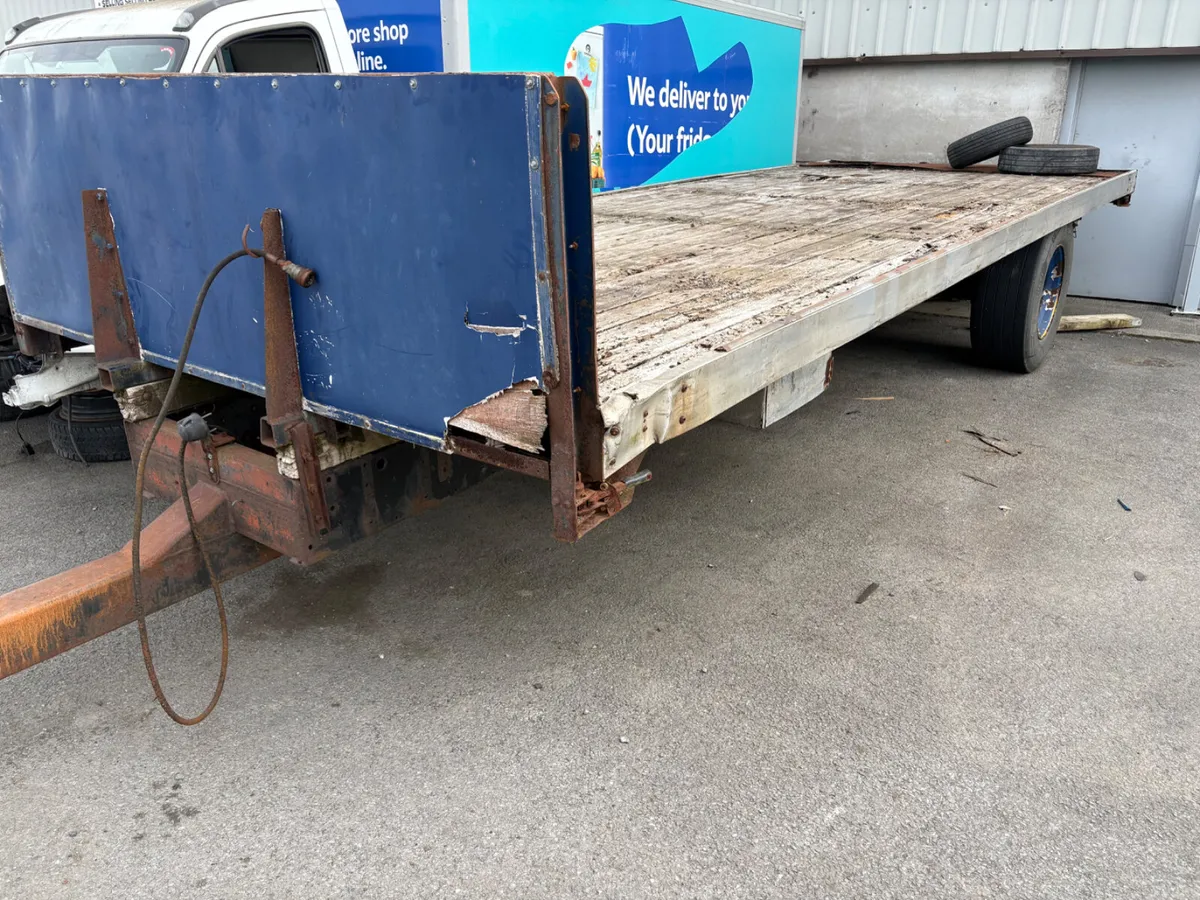 Bale trailer - Image 1