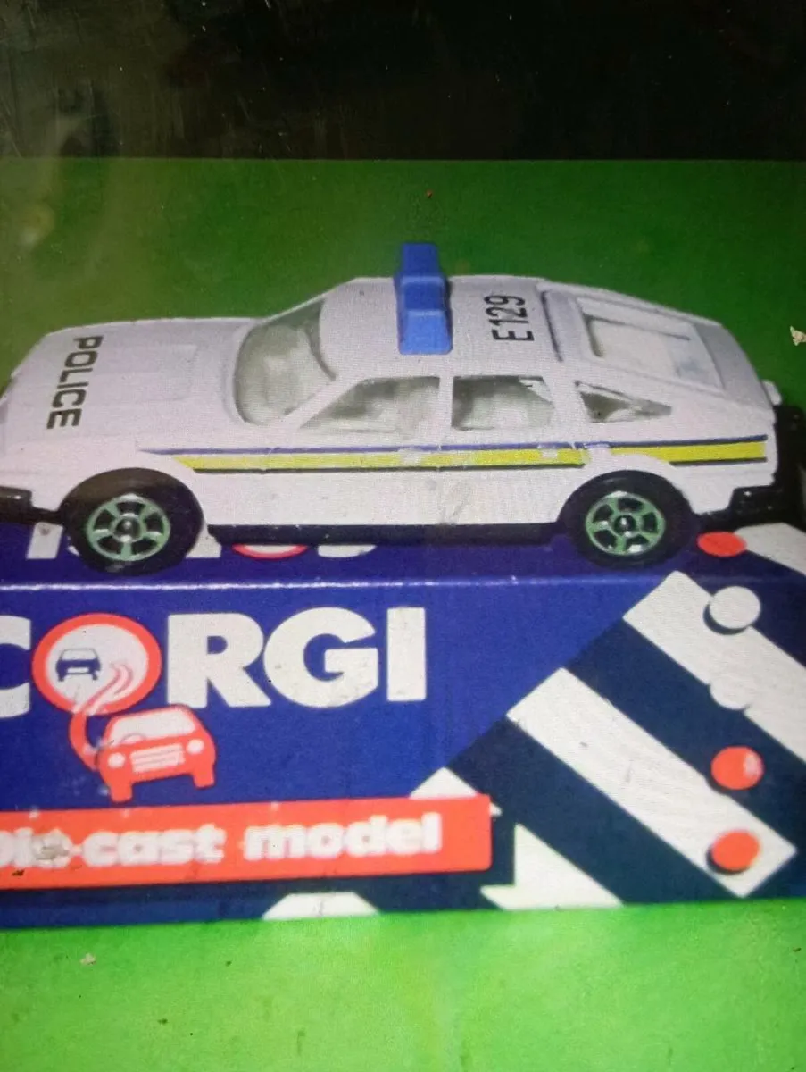 CORGI JUNIOR ROVER 3500 POLICE DIE-CAST MODEL CAR - Image 1