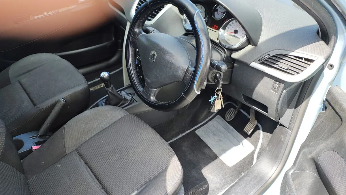 PEUGEOT 207 - Image 4