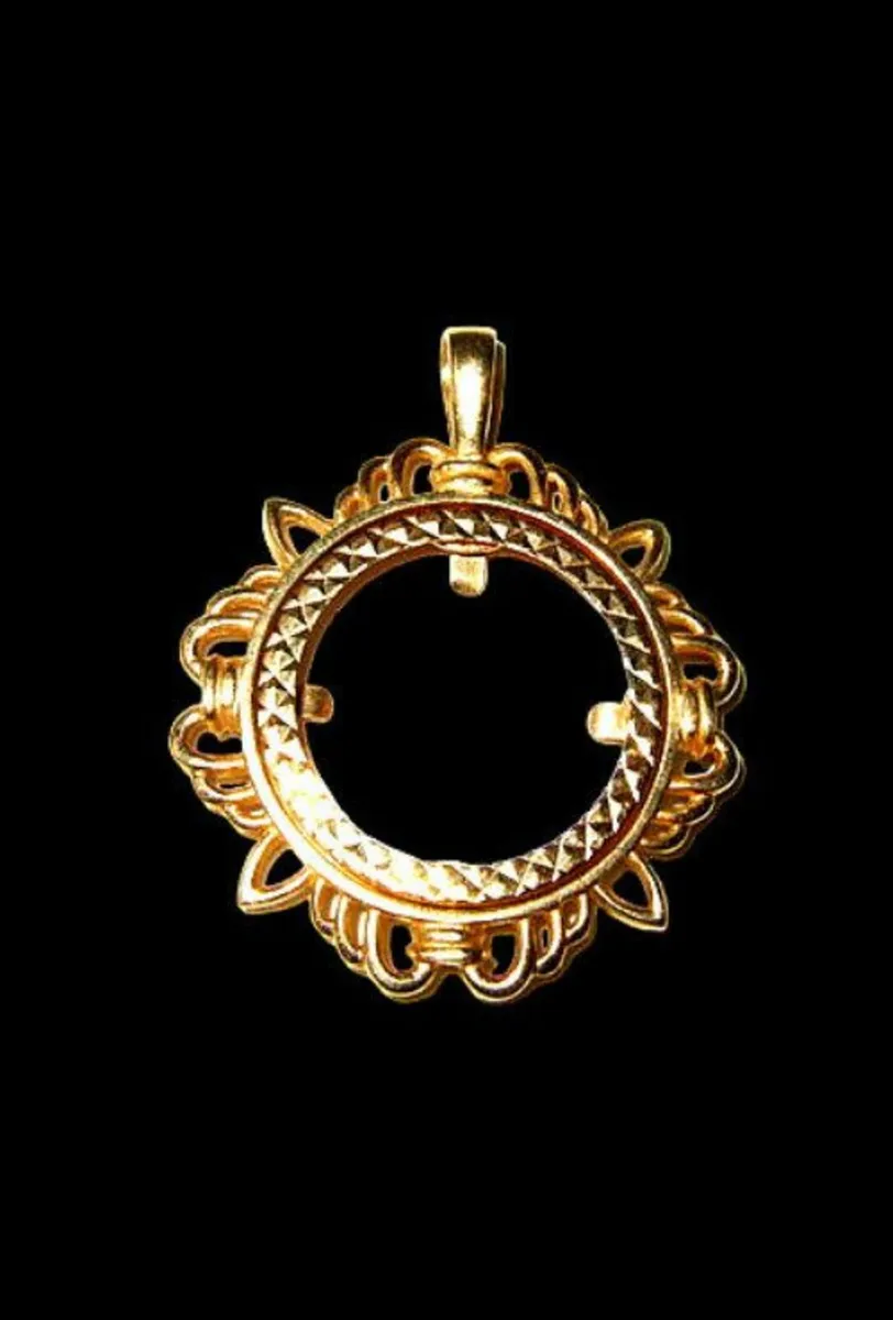 Vintage Hallmarked Gold Half Sovereign Pendant - Image 2