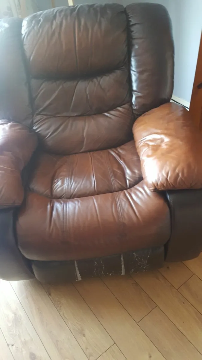 Leather couch - Image 2