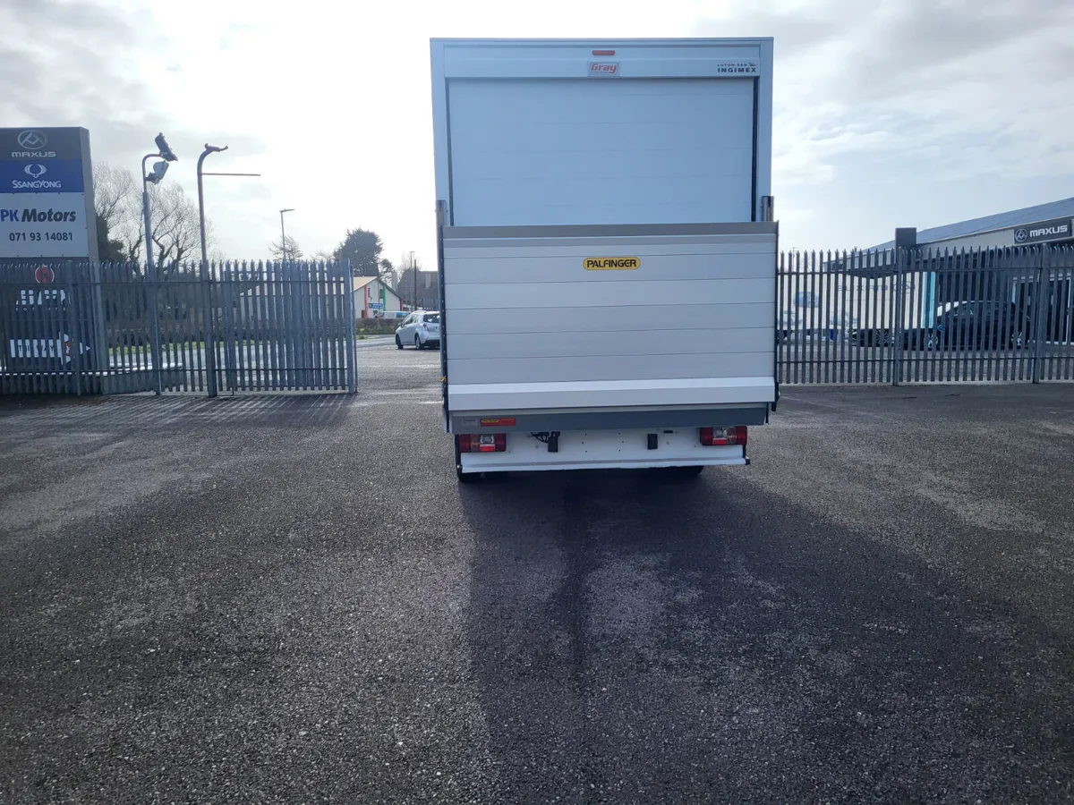 Maxus Deliver 9 Box Body Twin Wheel with Tail Lift - Image 3