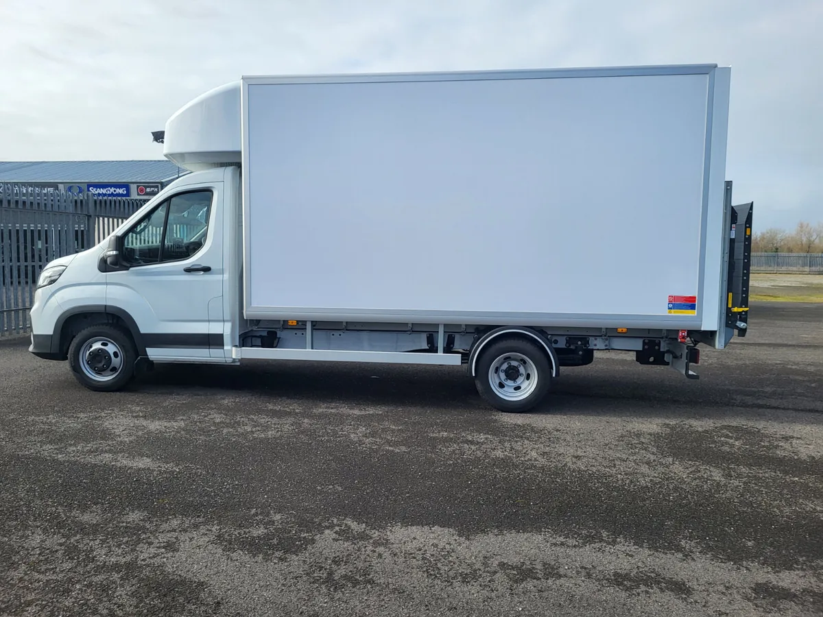 Maxus Deliver 9 Box Body Twin Wheel with Tail Lift - Image 4
