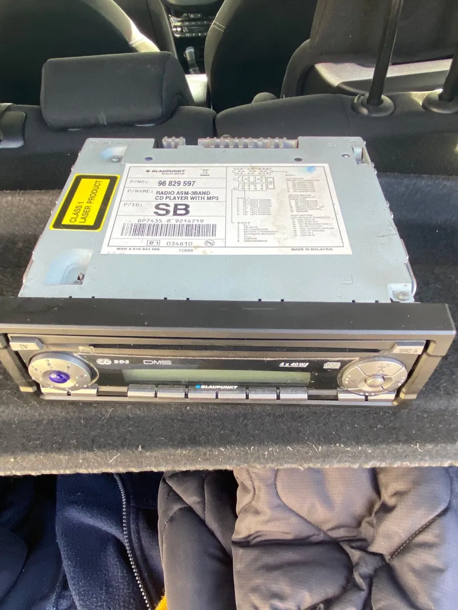 Car stereo - Image 1