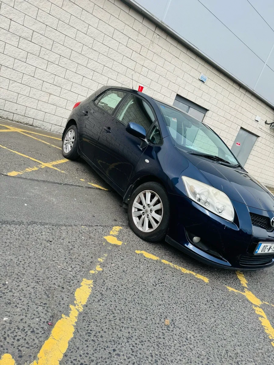 Car Toyota auris - Image 2