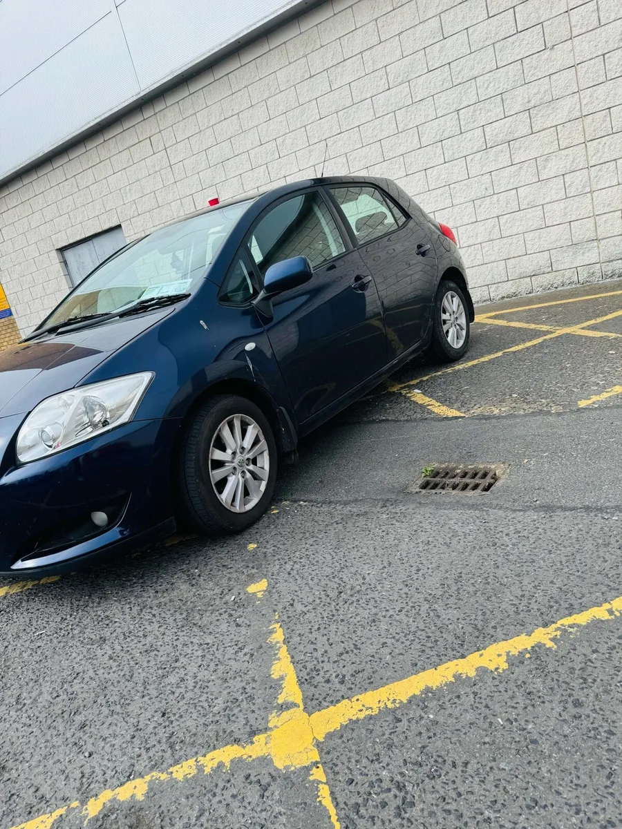 Car Toyota auris - Image 4