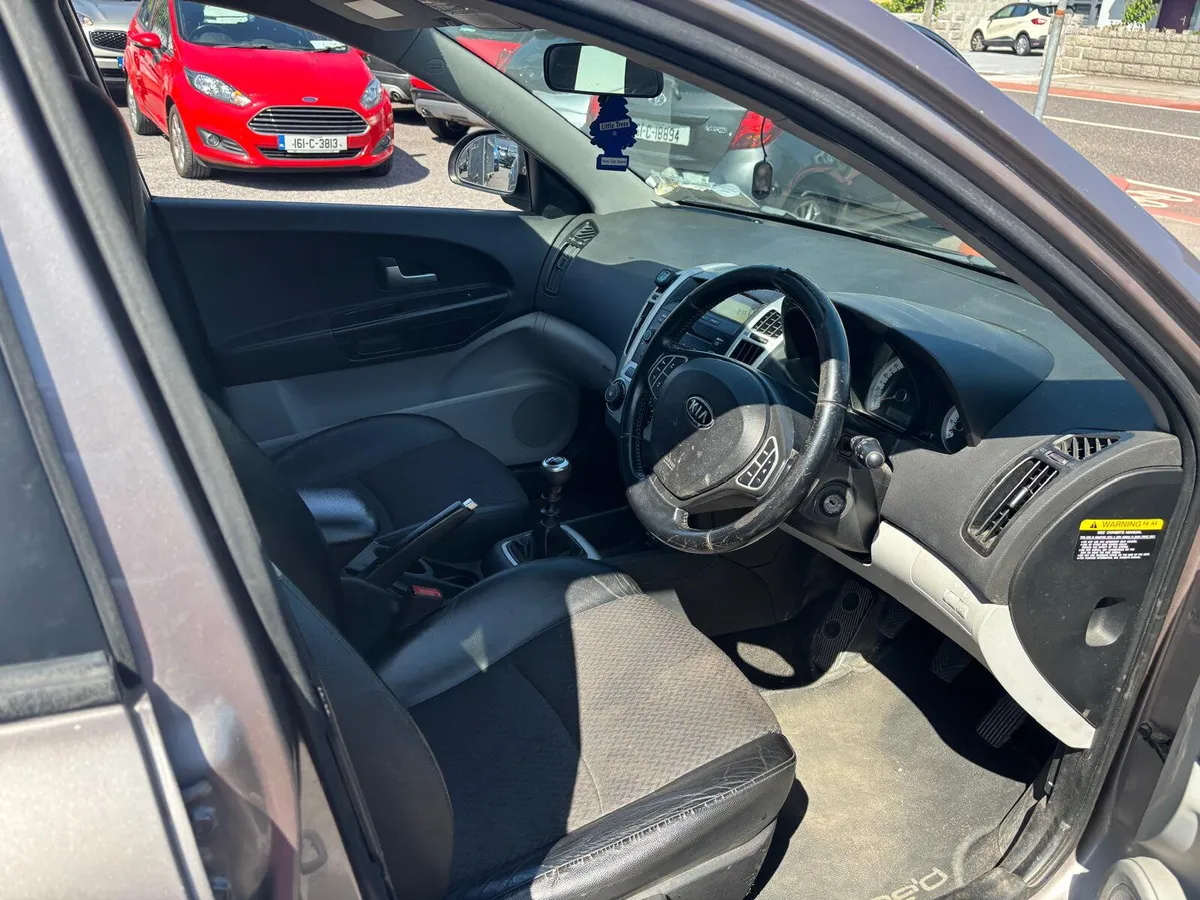 Kia Ceed 2010  KIA  CEED  EST  READ  AD - Image 4