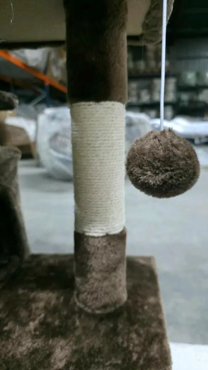 Cat tree scratching poles - Image 1
