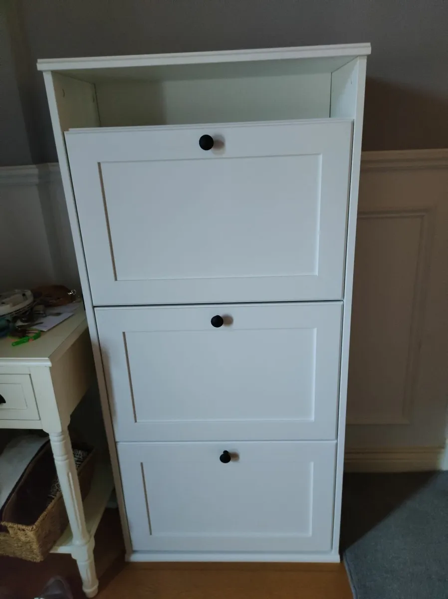 SHOE cabinet - Image 1