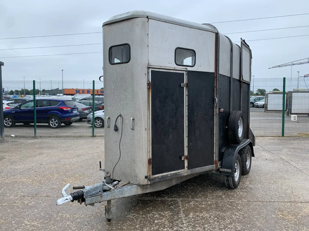 IFOR WILLIAMS HB510 HORSEBOX FOR AUCTION - NAAS - Image 1