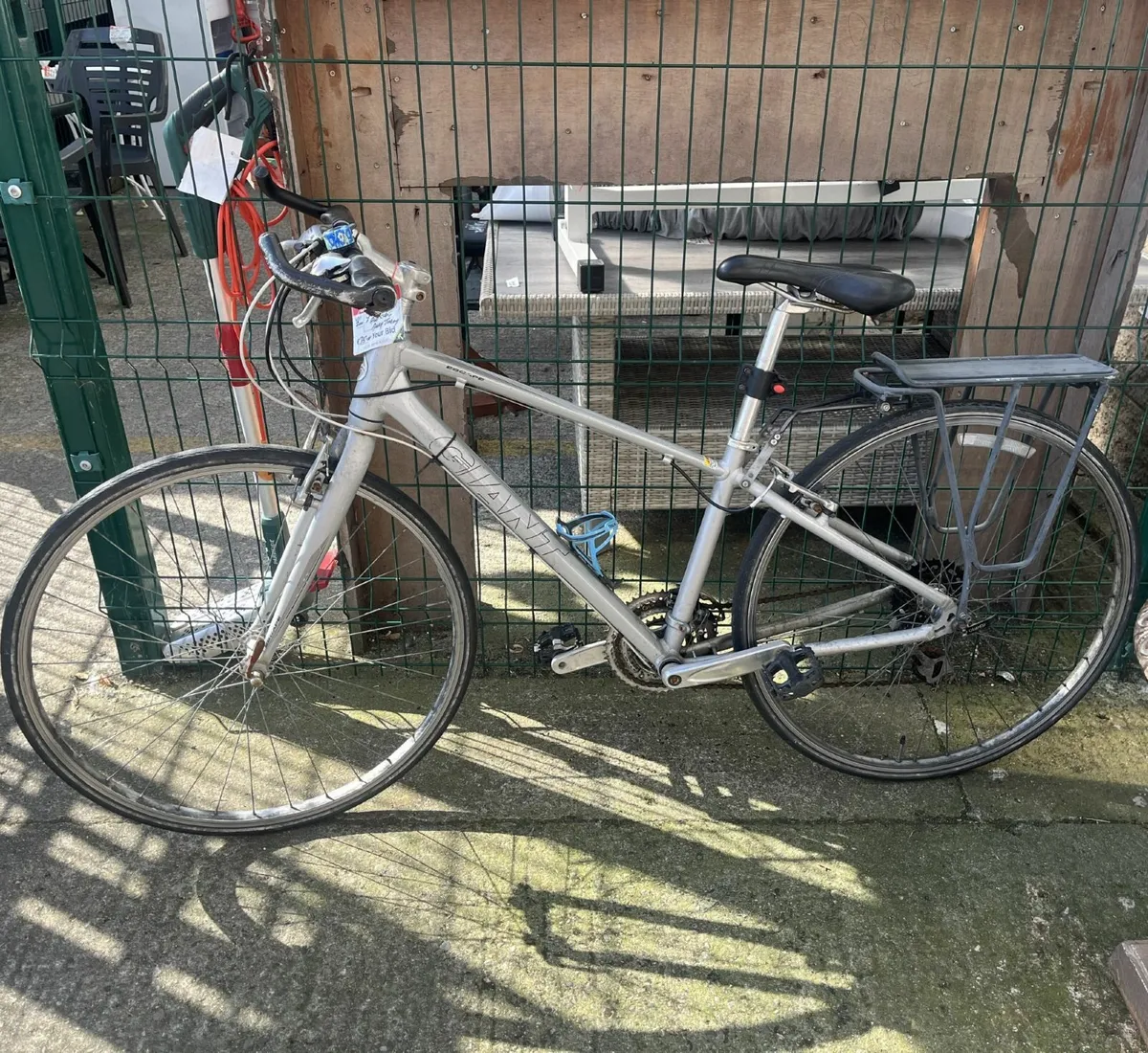 Giant Escape 4 Hybrid City Bike - Image 1