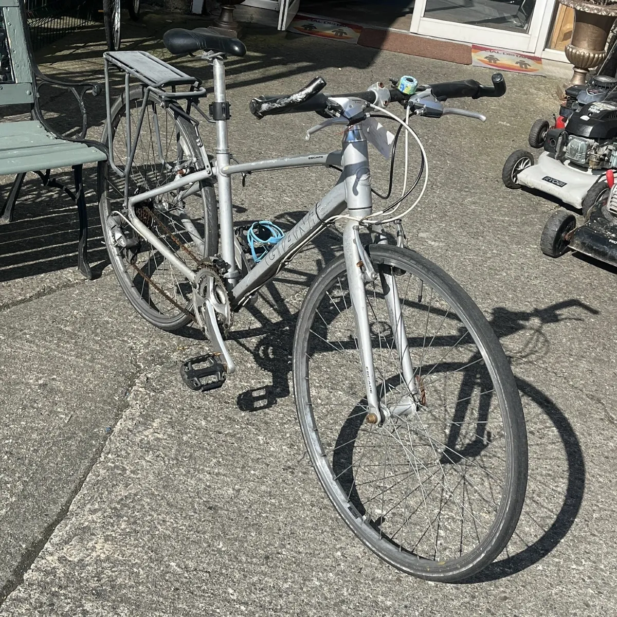 Giant Escape 4 Hybrid City Bike - Image 2