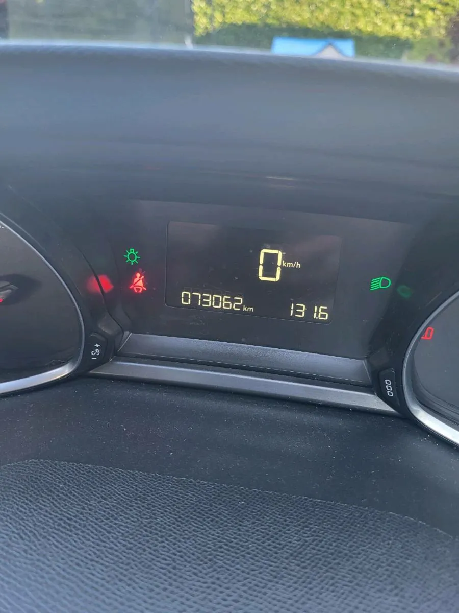 Car - Image 3