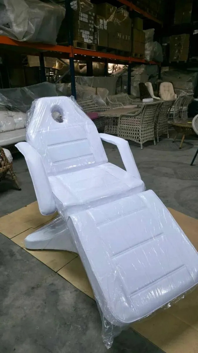 Beauty bed massage table brand new - Image 1