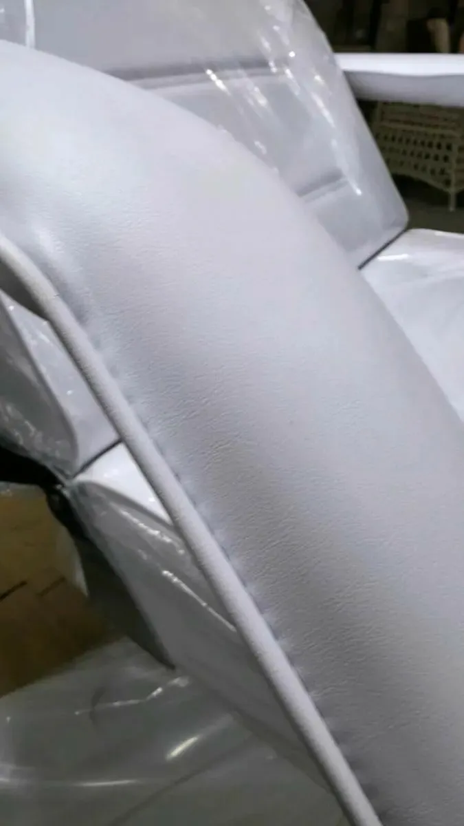 Beauty bed massage table brand new - Image 3