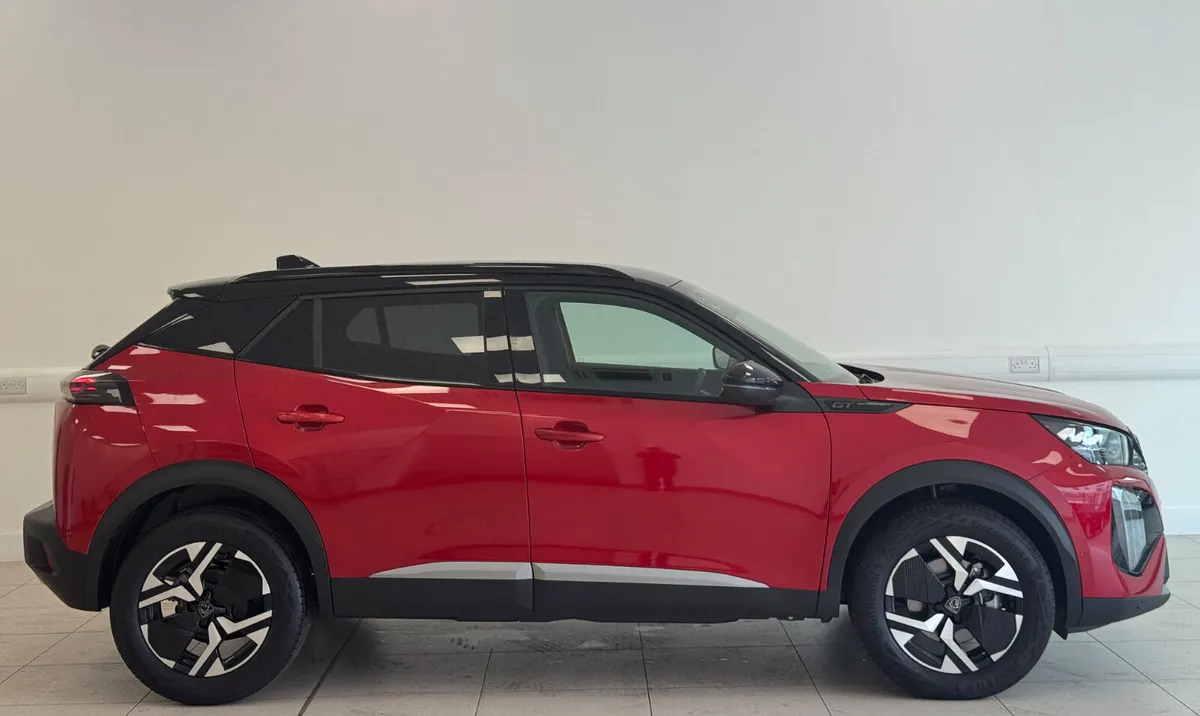 Peugeot 2008 GT hybrid red - Image 3