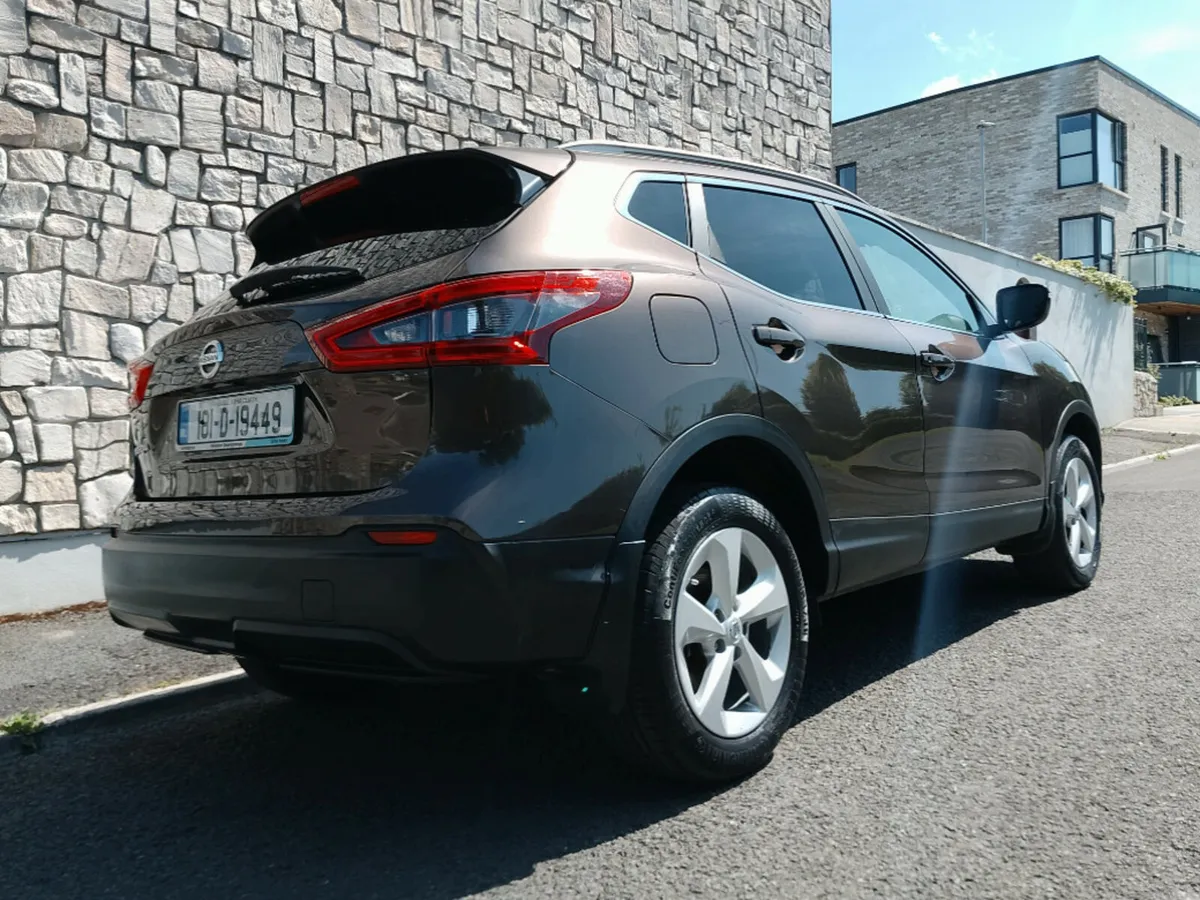 Nissan Qashqai 1.2 SV 18 4DR - Image 3