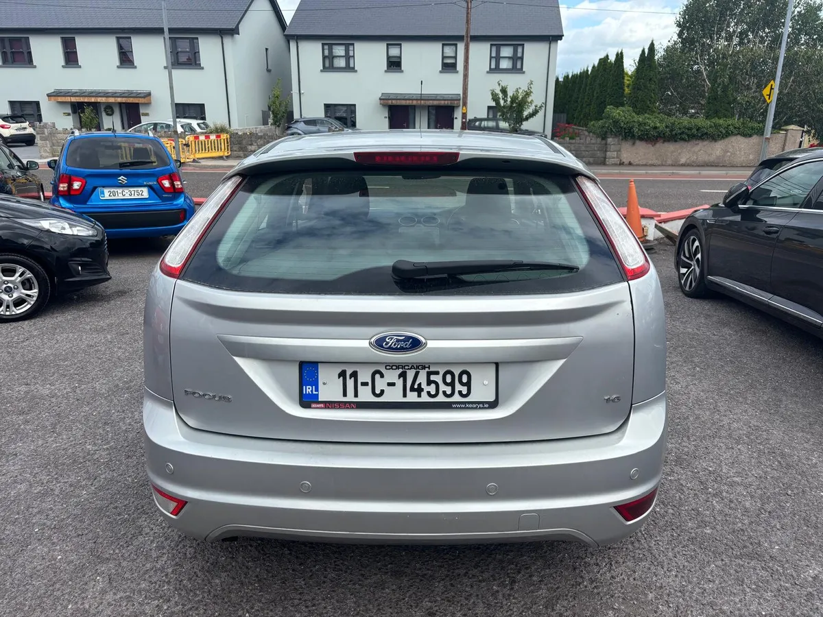 Ford Focus 2011 AUTOMATIC  PETROL  LOW  MILES - Image 3