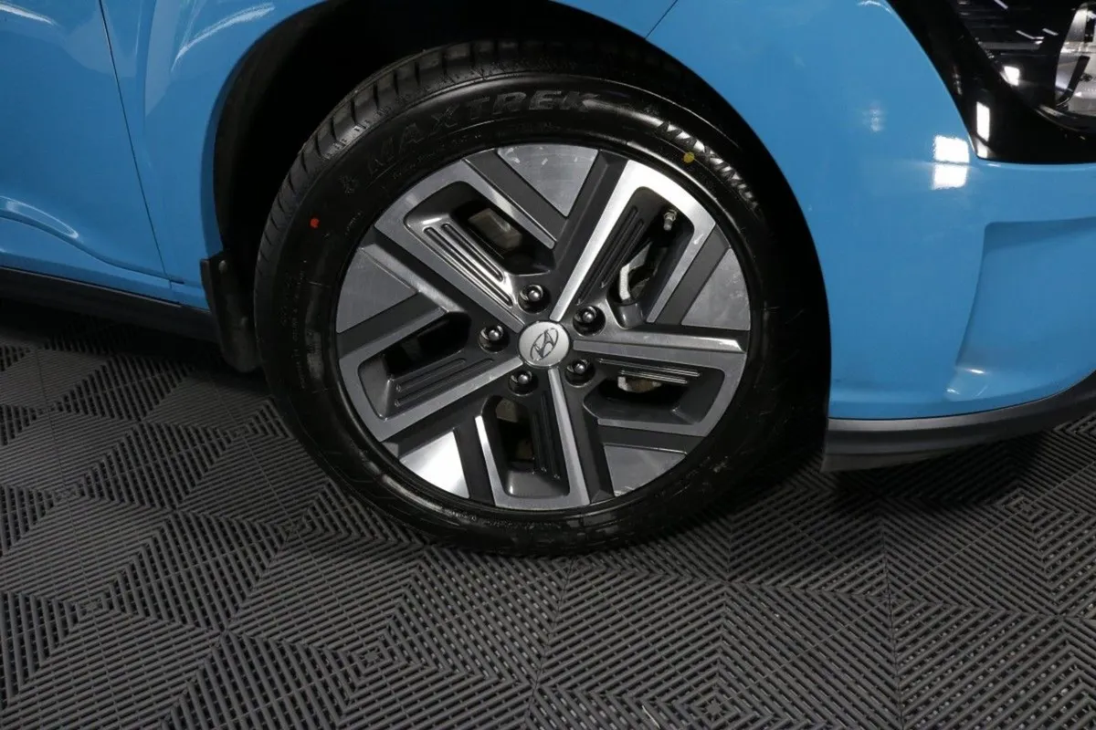 Hyundai Kona Electric 64kwh Premium Compact SUV - Image 3