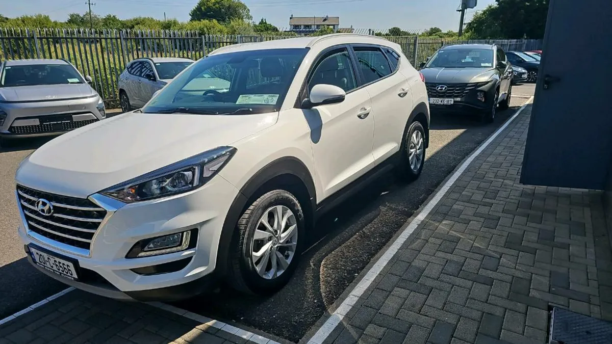 Hyundai Tucson Executive Diesel - Image 2