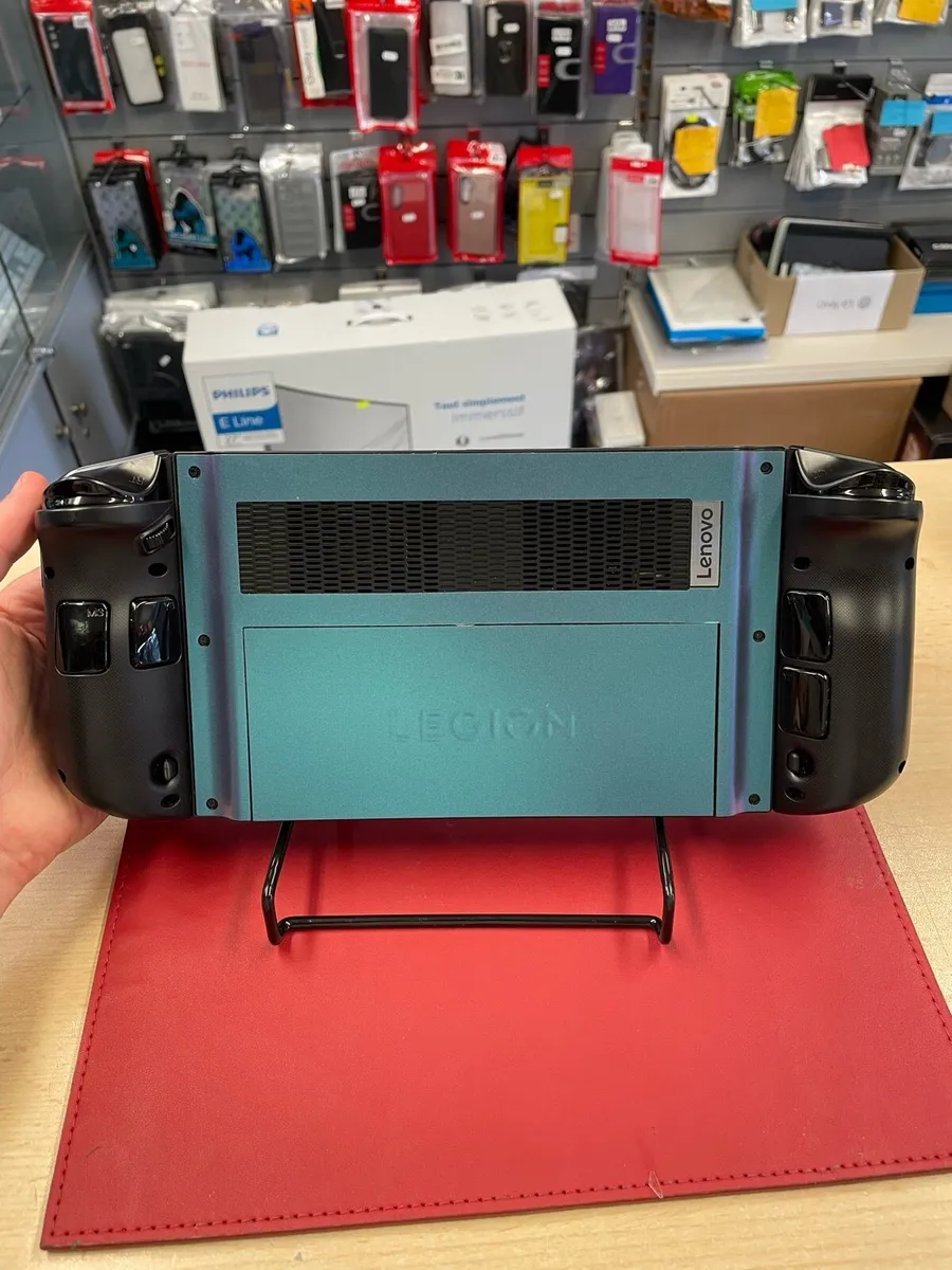 Lenovo legion go 2TB - Image 3